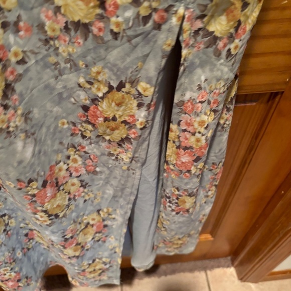 ASTR the Label Sweetheart Neck Floral Twist Bust Maxi Dress in Slate Blue Floral - Picture 6 of 8